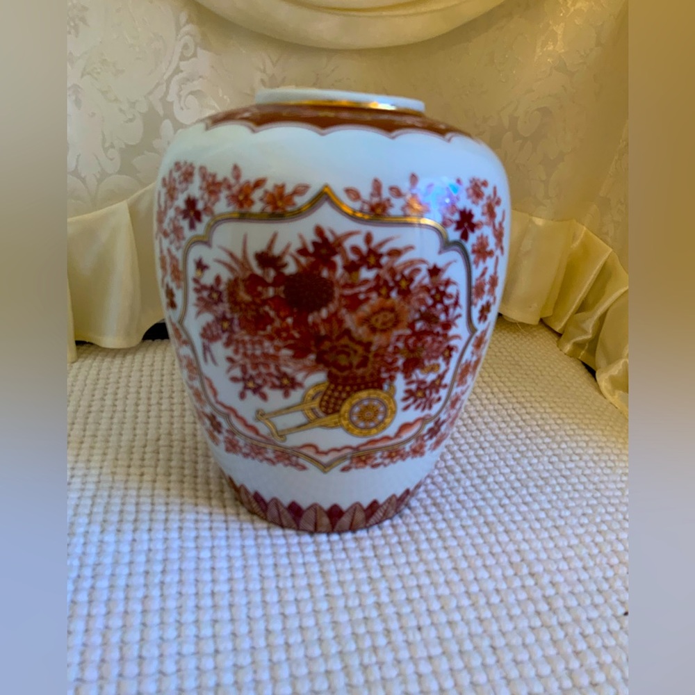 VINTAGE GINGER JAR VASE